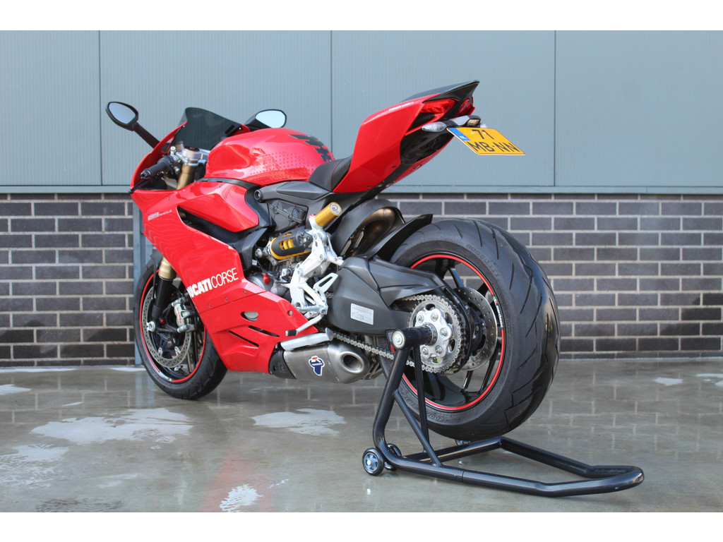 45823231-3.jpg